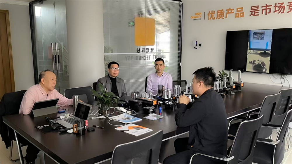 鄭博士加入梵煜